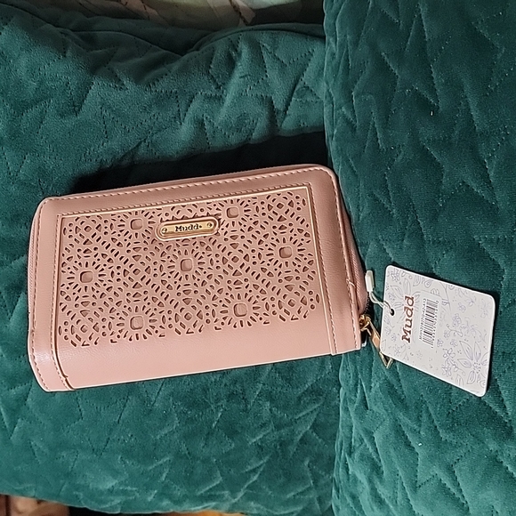 Mudd Mudd...purse👛 very elegant hands with double cream color zipper... - Picture 8 of 12